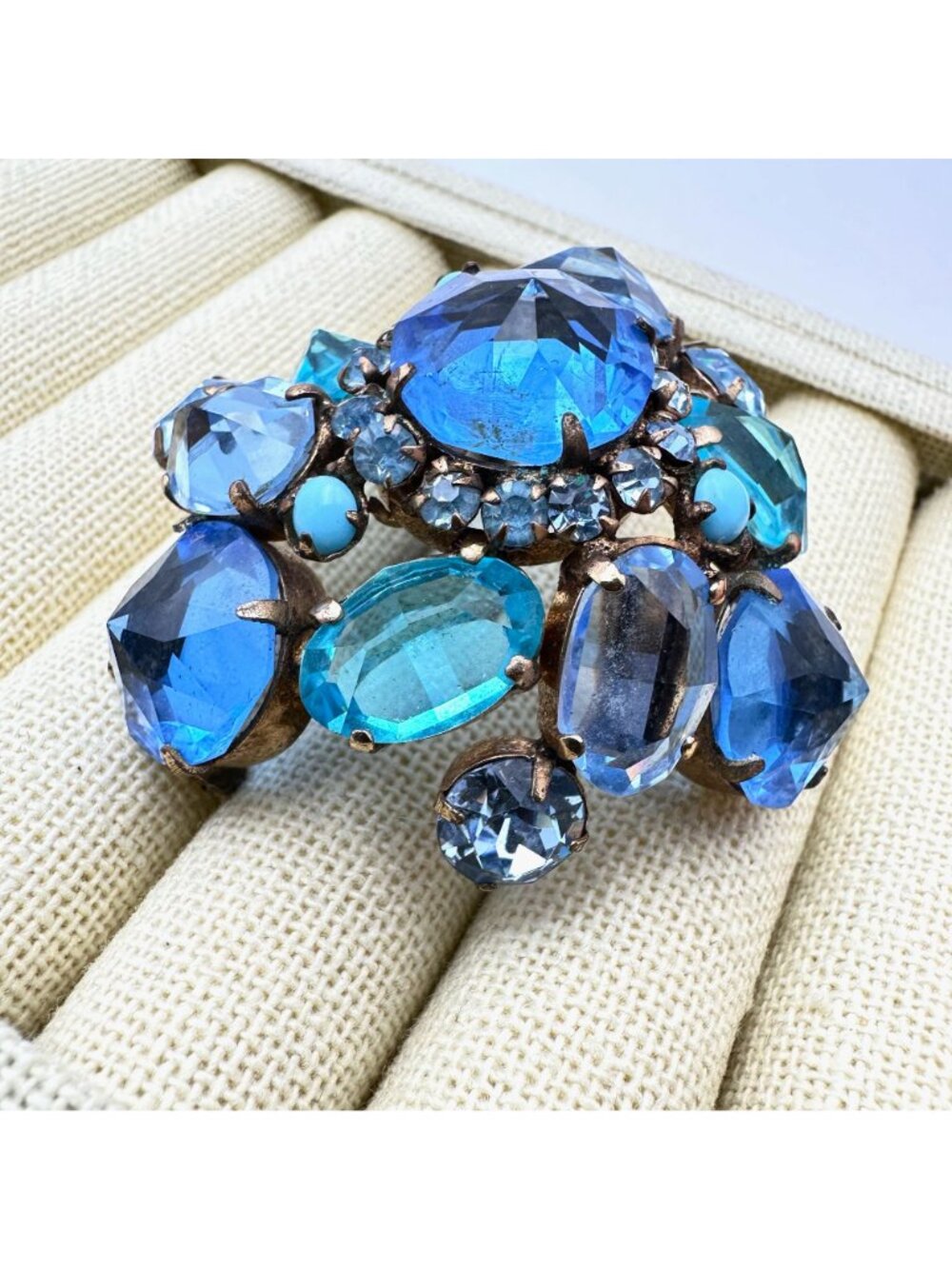 Vintage Signed Schreiner New York Brooch Pin Blue Reverse Set Glass Rhinestone - Picture 11 of 12